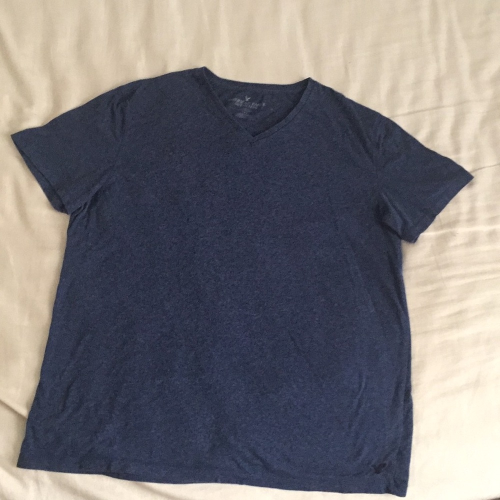 American Eagle V-neck! SUPER SOFT